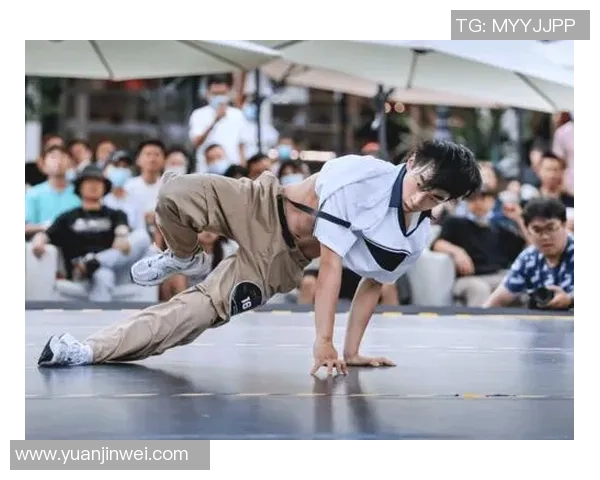 成都街舞队在世界攀岩锦标赛中的精彩表现与状态分析